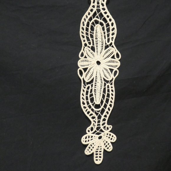 Floral crochet lace doily - Picture 6 of 6